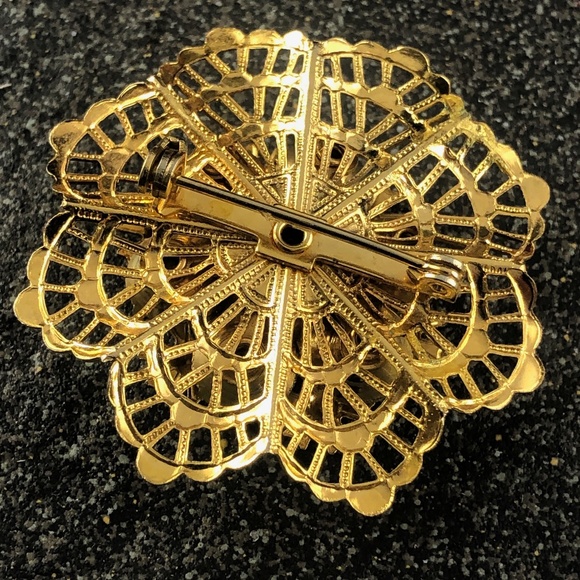 Vintage Gold Tone Filigree Brooch - Picture 4 of 4
